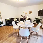 Renovierte Doppelhaushaelfte In Bester Lage *
