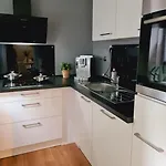 Apartamento Renovierte Doppelhaushaelfte In Bester Lage Bottrop