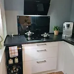 Renovierte Doppelhaushaelfte In Bester Lage