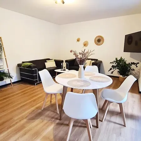 Renovierte Doppelhaushaelfte In Bester Lage *