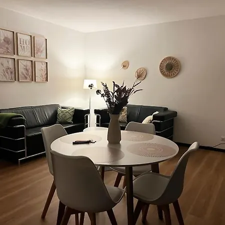 Renovierte Doppelhaushaelfte In Bester Lage