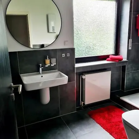 Renovierte Doppelhaushaelfte In Bester Lage Apartment