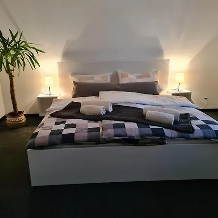 Renovierte Doppelhaushaelfte In Bester Lage Apartment *