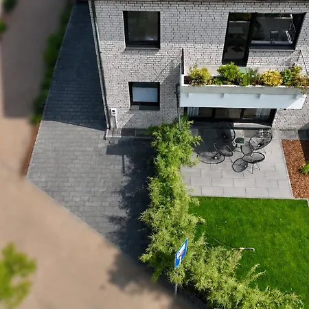 Renovierte Doppelhaushaelfte In Bester Lage * بوتروب