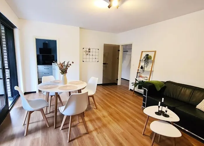 Renovierte Doppelhaushaelfte In Bester Lage *