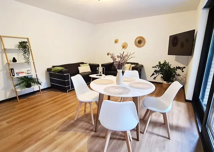 Renovierte Doppelhaushaelfte In Bester Lage *