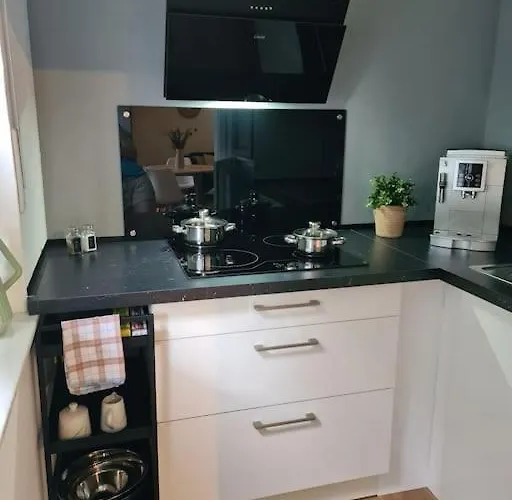 Renovierte Doppelhaushaelfte In Bester Lage